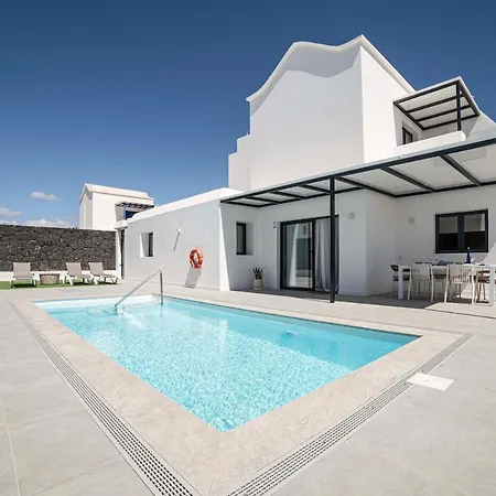 Villa Marisa, Modern 3 Bed With Ac & Wifi Puerto del Carmen (Lanzarote)