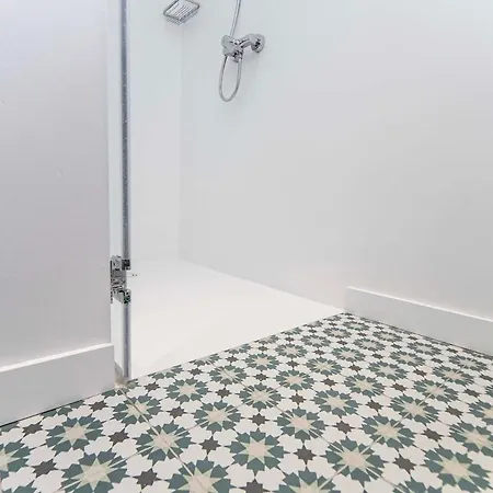 Marisa, Modern 3 Bed With Ac & Wifi Villa