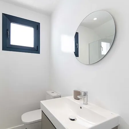 Marisa, Modern 3 Bed With Ac & Wifi * Puerto del Carmen (Lanzarote)