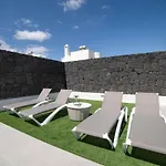 Marisa, Modern 3 Bed With Ac & Wifi