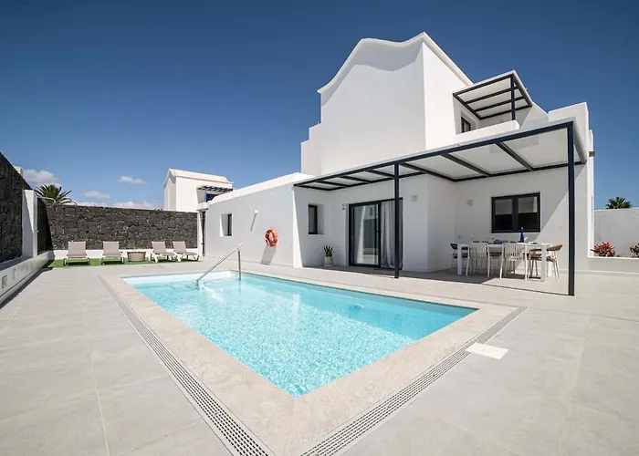 Villa Marisa, Modern 3 Bed With Ac&wifi Puerto del Carmen (Lanzarote)