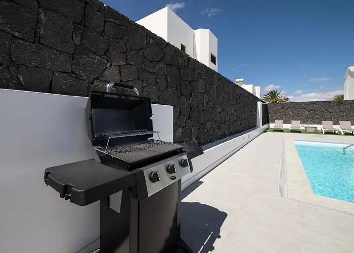 Villa Marisa, Modern 3 Bed With Ac & Wifi *